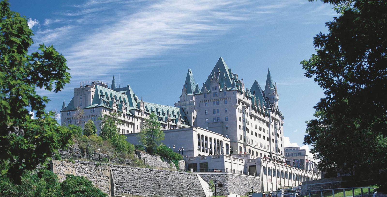 Image of hotel exterior Fairmont Château Laurier, 1912, Member of Historic Hotels Worldwide, in Ottowa, Canada, Special Offers, Discounted Rates, Families, Romantic Escape, Honeymoons, Anniversaries, Reunions