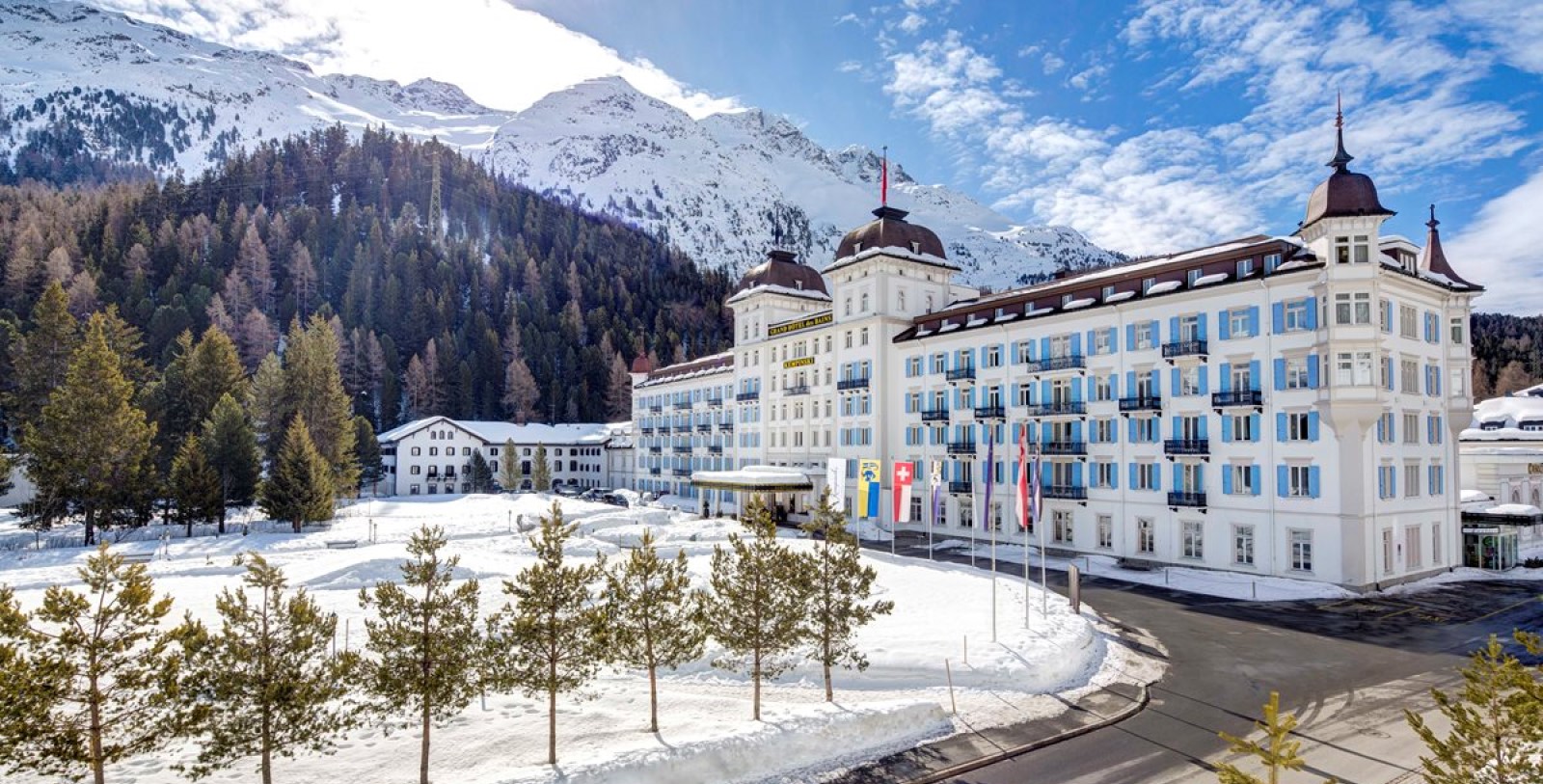 Discover the trails and ski slopes of Corviglia that overlook St. Moritz.